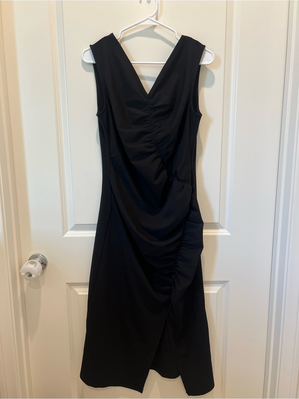 Black V‑Neck Ruched Sleeveless Dress